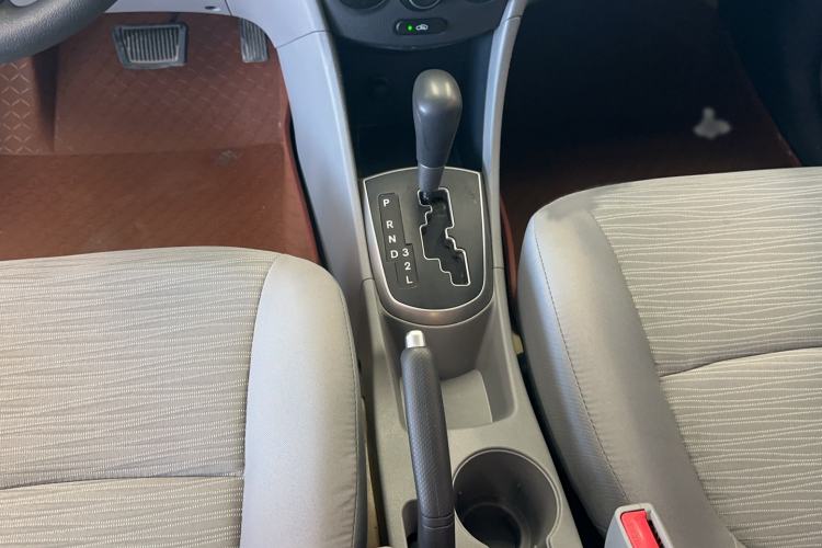 Used Hyundai Verna (older generation) 2014 1.4L Automatic Smart GLS Interior 3