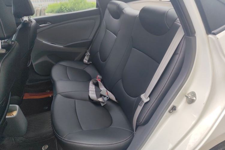 Used Hyundai Verna (older generation) 2014 1.4L Automatic Smart GLS Interior 4