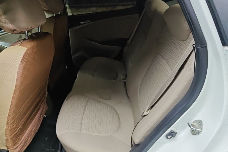 Used Hyundai Verna (older generation) 2014 1.4L Manual Smart GLS Trim Interior 4
