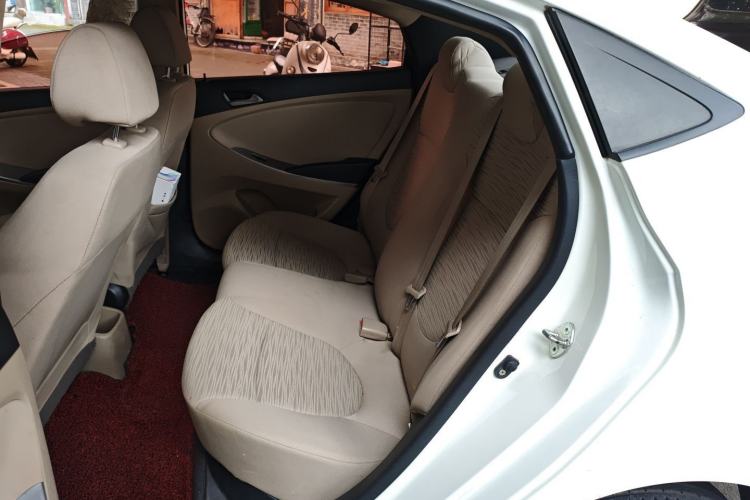 Used Hyundai Verna (older generation) 2014 1.4L Automatic Smart GLS Interior 4