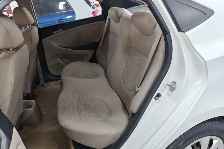 Used Hyundai Verna (older generation) 2014 1.4L Manual Smart GLS Trim Interior 4