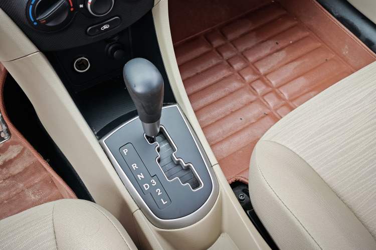 Used Hyundai Verna (older generation) 2014 1.4L Automatic Smart GLS Interior 4