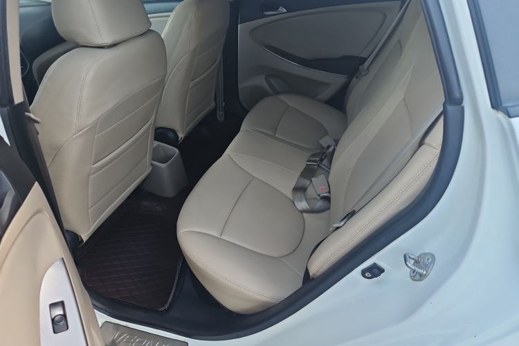 Used Hyundai Verna (older generation) 2014 1.4L Automatic Smart GLS Interior 4