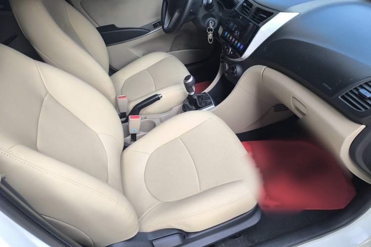 Used Hyundai Verna (older generation) 2014 1.4L Manual Smart GLS Trim Interior 7