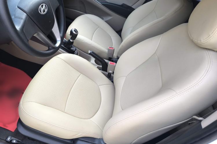 Used Hyundai Verna (older generation) 2014 1.4L Manual Smart GLS Trim Interior 8