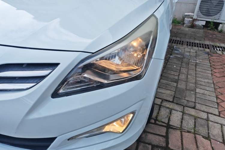 Used Hyundai Verna (older generation) 2014 1.4L Manual Smart GLS Trim Left Front Headlight