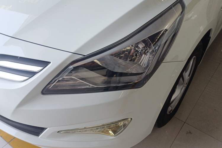 Used Hyundai Verna (older generation) 2014 1.4L Manual Smart GLS Trim Left Front Headlight