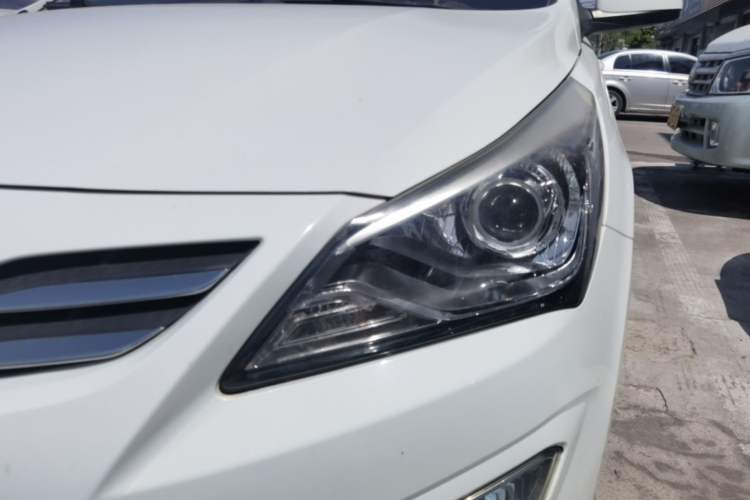 Used Hyundai Verna (older generation) 2014 1.4L Manual Smart GLS Trim Left Front Headlight