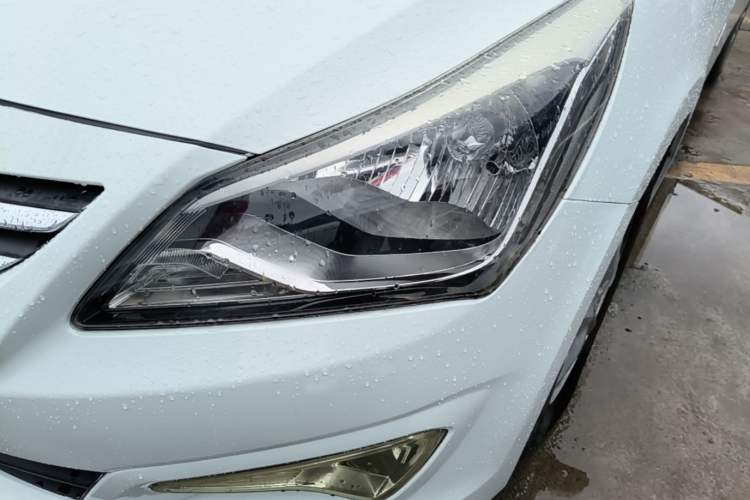 Used Hyundai Verna (older generation) 2014 1.4L Automatic Smart GLS Left Front Headlight