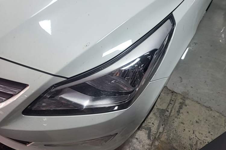 Used Hyundai Verna (older generation) 2014 1.4L Automatic Smart GLS Left Front Headlight