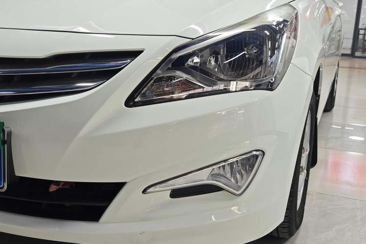 Used Hyundai Verna (older generation) 2014 1.4L Manual Smart GLS Trim Left Front Headlight