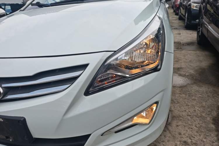 Used Hyundai Verna (older generation) 2014 1.4L Manual Smart GLS Trim Left Front Headlight