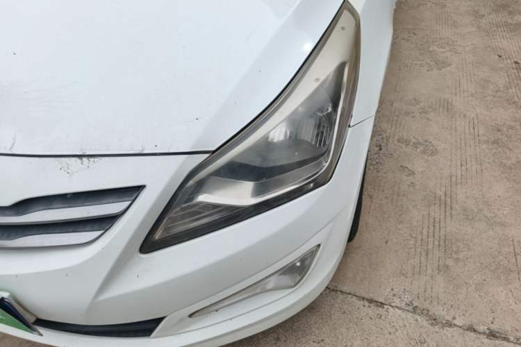Used Hyundai Verna (older generation) 2014 1.4L Manual Smart GLS Trim Left Front Headlight