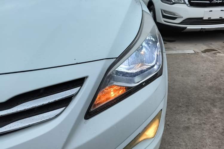 Used Hyundai Verna (older generation) 2014 1.4L Automatic Smart GLS Left Front Headlight