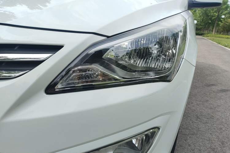 Used Hyundai Verna (older generation) 2014 1.4L Manual Smart GLS Trim Left Front Headlight