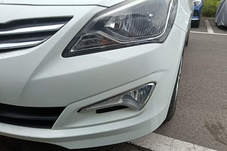 Used Hyundai Verna (older generation) 2014 1.4L Manual Smart GLS Trim Left Front Headlight