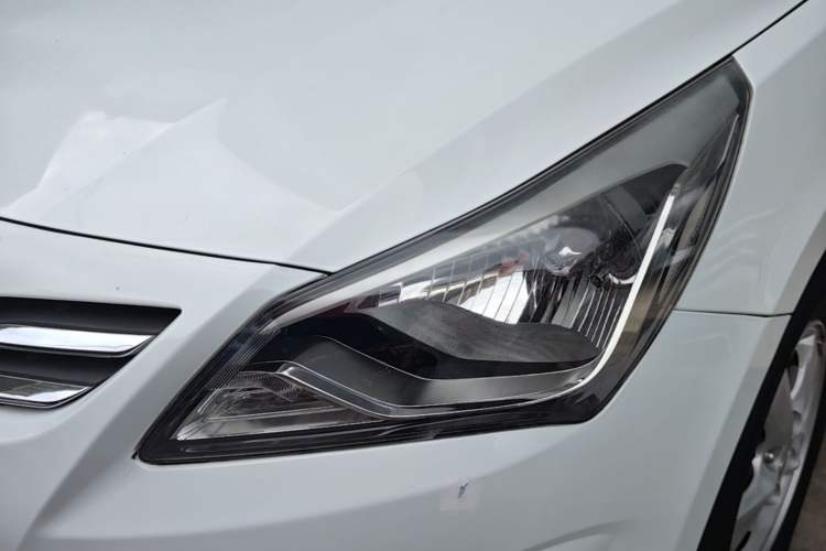 Used Hyundai Verna (older generation) 2014 1.4L Automatic Smart GLS Left Front Headlight