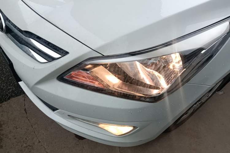Used Hyundai Verna (older generation) 2014 1.4L Manual Smart GLS Trim Left Front Headlight
