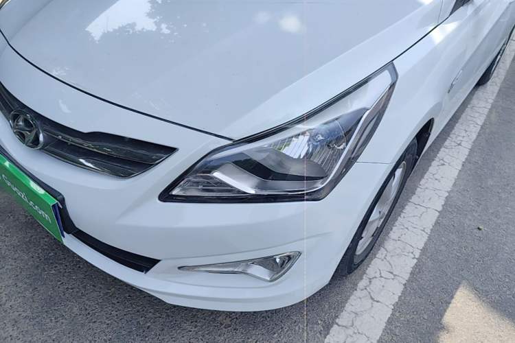 Used Hyundai Verna (older generation) 2014 1.4L Automatic Smart GLS Left Front Headlight