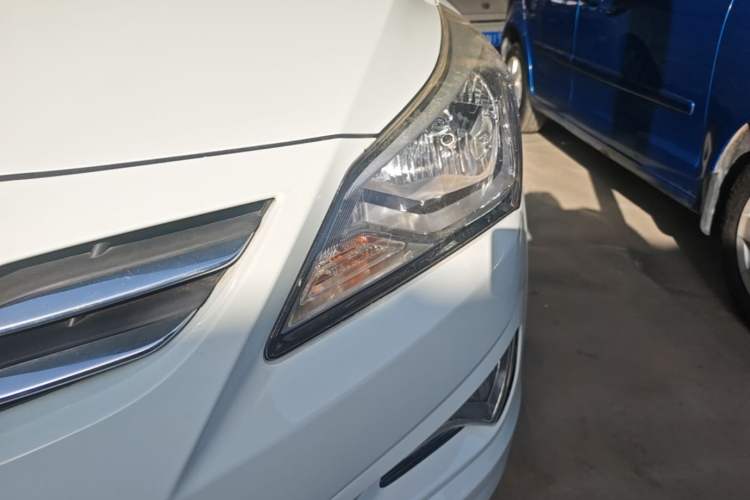 Used Hyundai Verna (older generation) 2014 1.4L Manual Smart GLS Trim Left Front Headlight