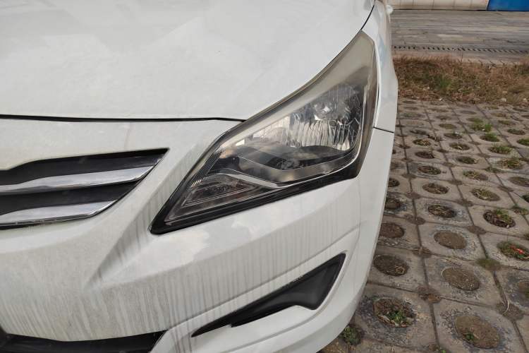 Used Hyundai Verna (older generation) 2014 1.4L Automatic Fashion GS Model Left Front Headlight