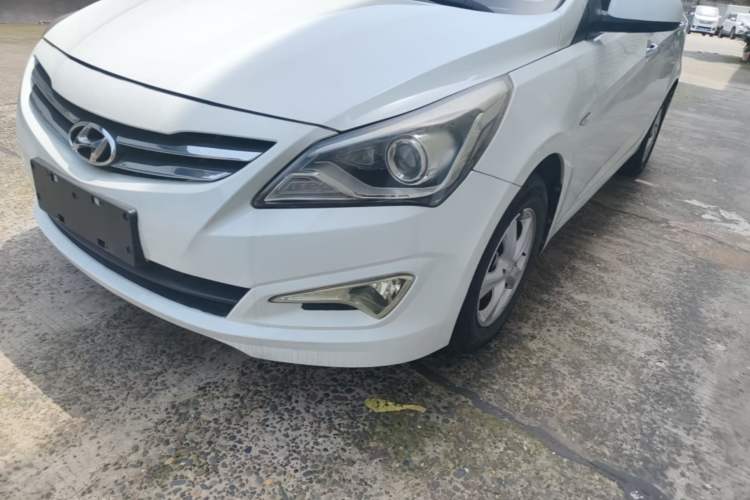 Used Hyundai Verna (older generation) 2014 1.4L Automatic Leading-Edge GLX Left Front Headlight