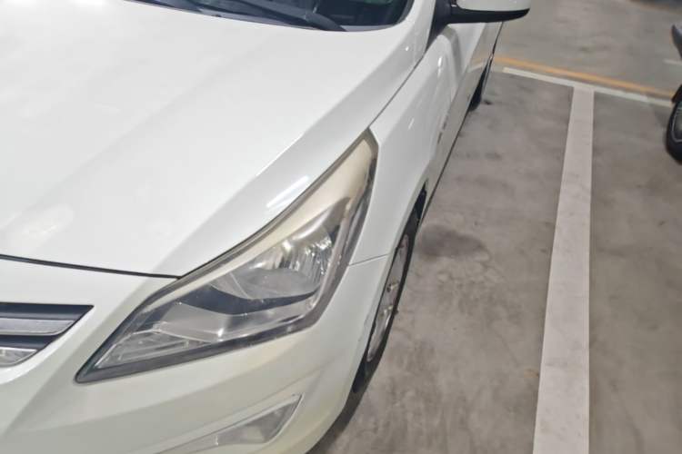 Used Hyundai Verna (older generation) 2014 1.4L Automatic Smart GLS Left Front Headlight