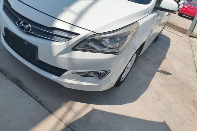 Used Hyundai Verna (older generation) 2014 1.4L Automatic Smart GLS Left Front Headlight