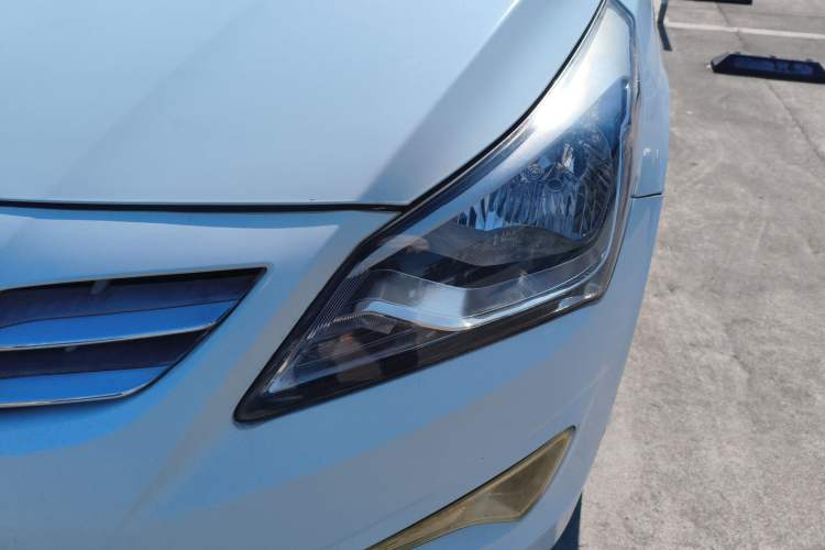 Used Hyundai Verna (older generation) 2014 1.4L Manual Smart GLS Trim Left Front Headlight