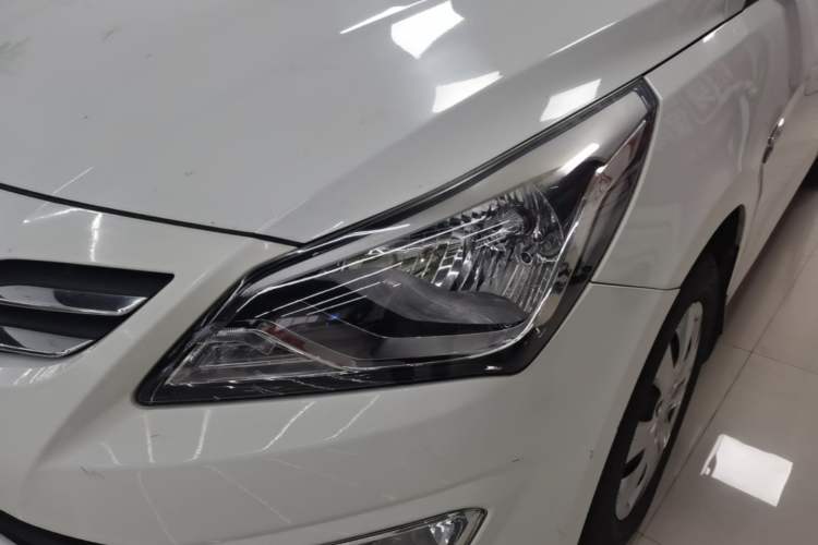 Used Hyundai Verna (older generation) 2014 1.4L Manual Smart GLS Trim Left Front Headlight