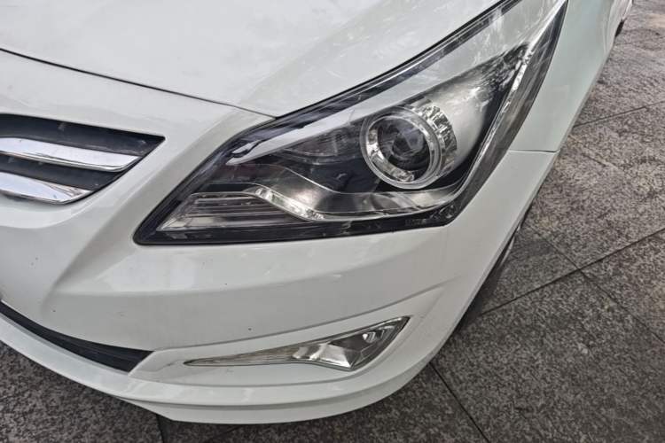 Used Hyundai Verna (older generation) 2014 1.4L Automatic Leading-Edge GLX Left Front Headlight