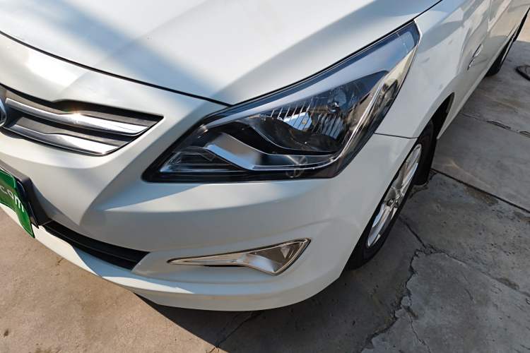 Used Hyundai Verna (older generation) 2014 1.4L Manual Smart GLS Trim Left Front Headlight