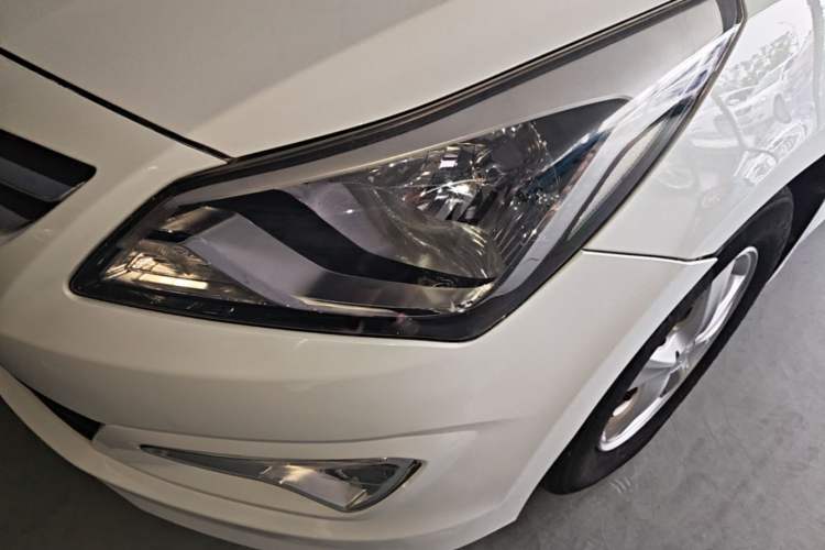Used Hyundai Verna (older generation) 2014 1.4L Automatic Smart GLS Left Front Headlight