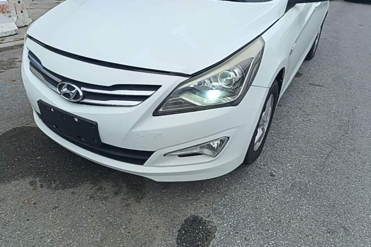 Used Hyundai Verna (older generation) 2014 1.4L Automatic Smart GLS Left Front Headlight