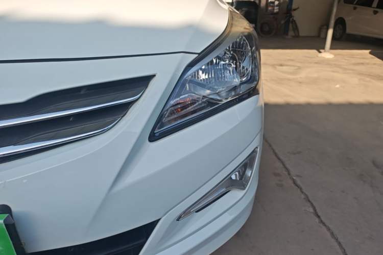 Used Hyundai Verna (older generation) 2014 1.4L Manual Smart GLS Trim Left Front Headlight