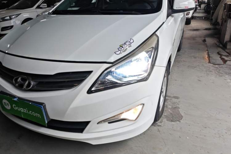 Used Hyundai Verna (older generation) 2014 1.4L Automatic Smart GLS Left Front Headlight
