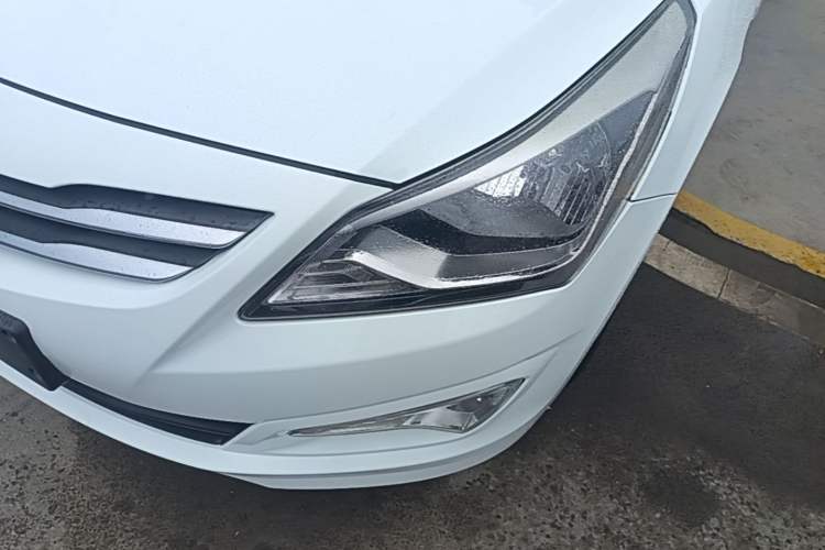 Used Hyundai Verna (older generation) 2014 1.4L Manual Smart GLS Trim Left Front Headlight