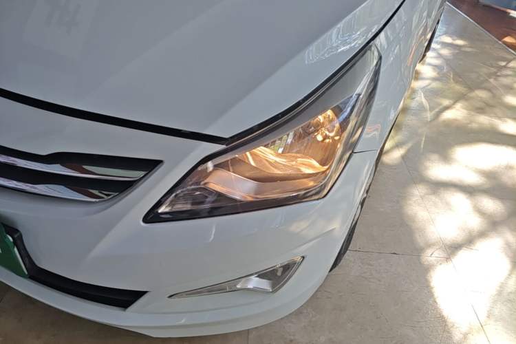 Used Hyundai Verna (older generation) 2014 1.4L Automatic Smart GLS Left Front Headlight