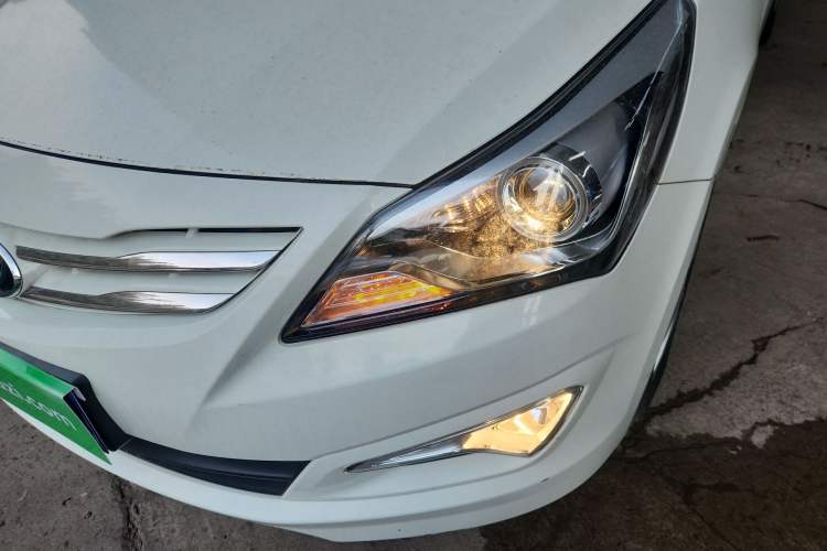 Used Hyundai Verna (older generation) 2014 1.4L Manual Top-Tier Model TOP Left Front Headlight