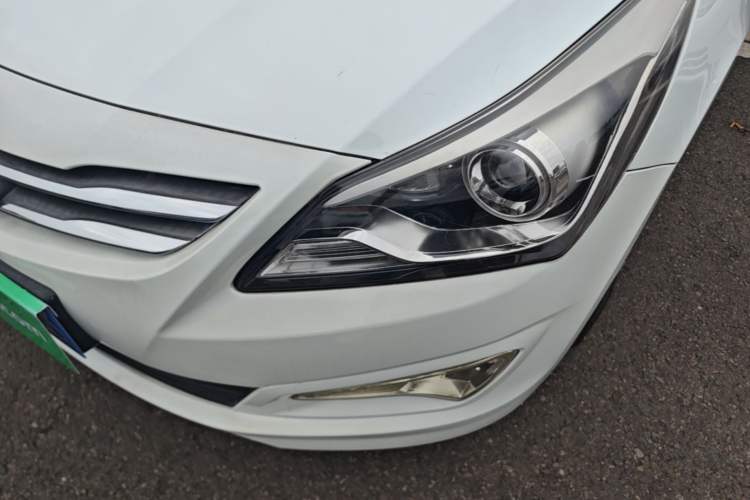 Used Hyundai Verna (older generation) 2014 1.4L Automatic Leading-Edge GLX Left Front Headlight