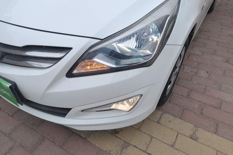 Used Hyundai Verna (older generation) 2014 1.4L Manual Smart GLS Trim Left Front Headlight