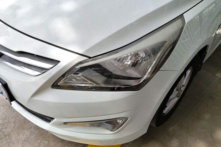 Used Hyundai Verna (older generation) 2014 1.4L Automatic Smart GLS Left Front Headlight
