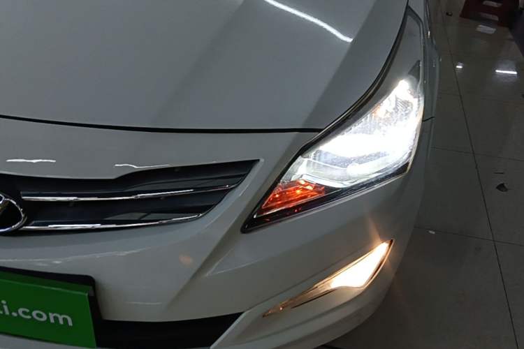 Used Hyundai Verna (older generation) 2014 1.4L Manual Smart GLS Trim Left Front Headlight
