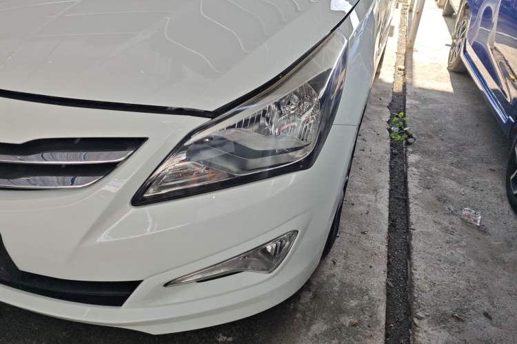 Used Hyundai Verna (older generation) 2014 1.4L Automatic Smart GLS Left Front Headlight