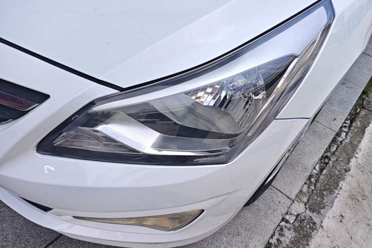 Used Hyundai Verna (older generation) 2014 1.4L Manual Smart GLS Trim Left Front Headlight