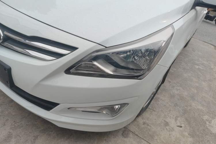 Used Hyundai Verna (older generation) 2014 1.4L Manual Smart GLS Trim Left Front Headlight