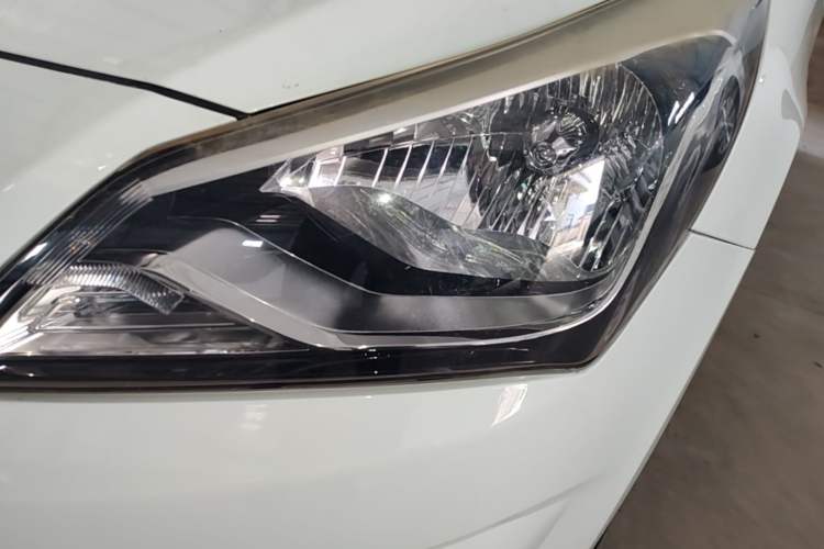 Used Hyundai Verna (older generation) 2014 1.4L Manual Smart GLS Trim Left Front Headlight