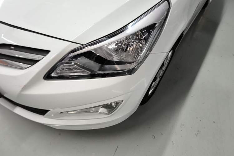 Used Hyundai Verna (older generation) 2014 1.4L Manual Smart GLS Trim Left Front Headlight