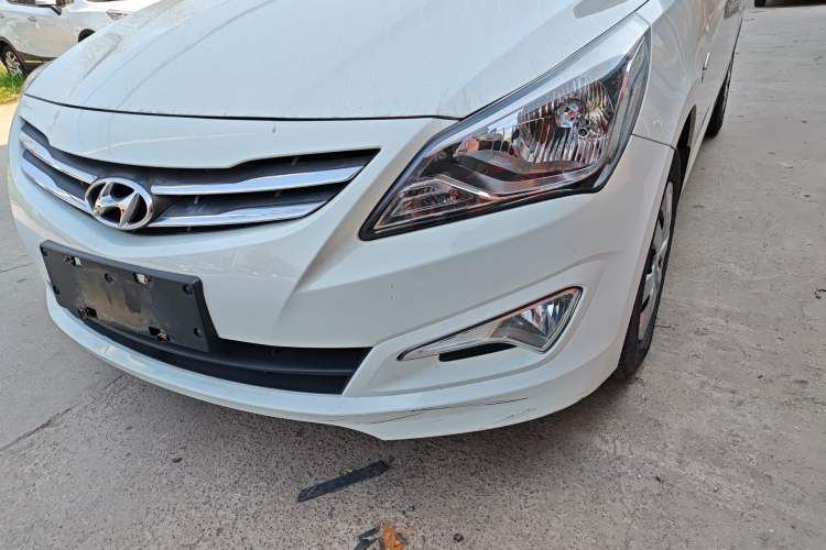 Used Hyundai Verna (older generation) 2014 1.4L Manual Smart GLS Trim Left Front Headlight
