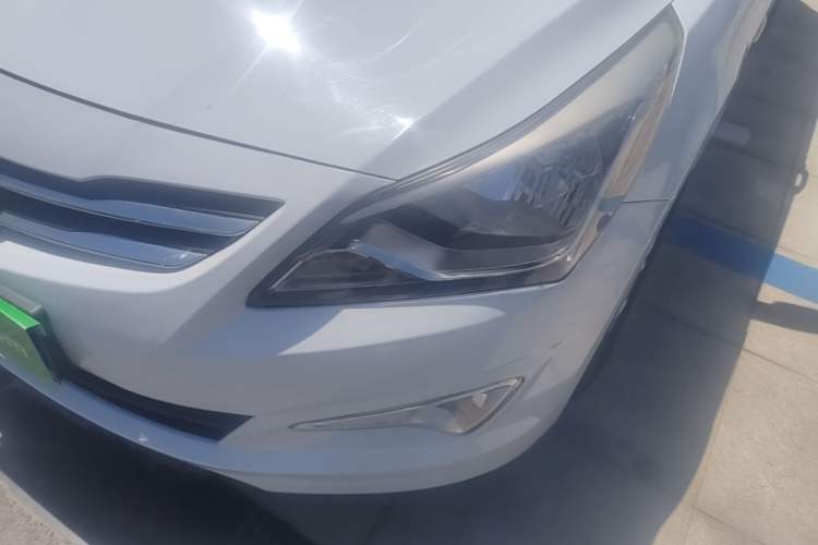 Used Hyundai Verna (older generation) 2014 1.4L Manual Smart GLS Trim Left Front Headlight